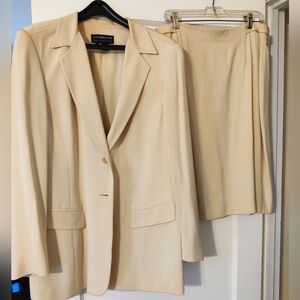 Vintage Liz Claiborne suit, size 12 jacket, size 14 skirt. Ivory color